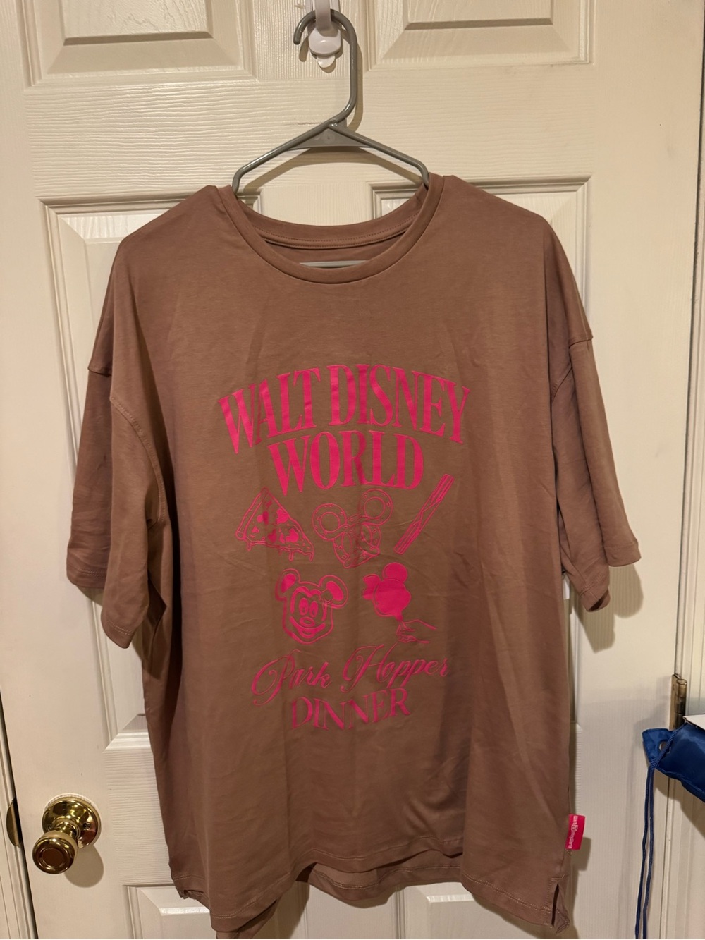 Disney Parks “Park Hopper Dinner” Brown Tee Large NWT